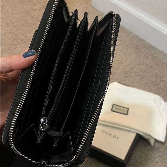 Authentic Gucci Wallet - Picture 7 of 8